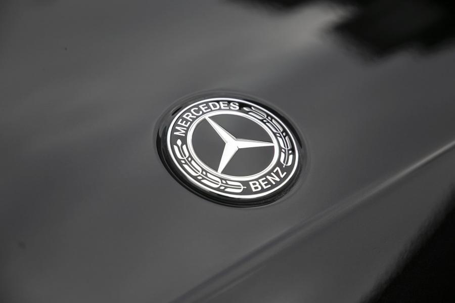 Логотип Mercedes-AMG G63 Edition #1 (W463) 2018 года  (UK) (фото 17 из 24)
